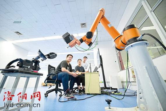 寒武纪智能产业创新基地:研发智能产品 赋能产业转型升级